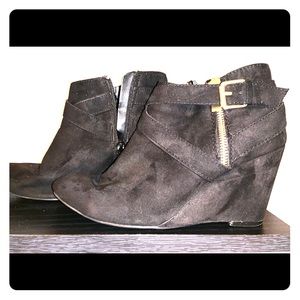 Black Wedged Boots with Buckle Straps